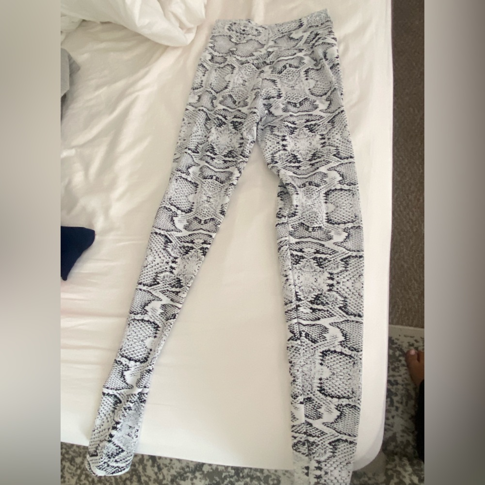 Booty by Brabants Eclipse Leggings (NWOT) One Size Fits Most
